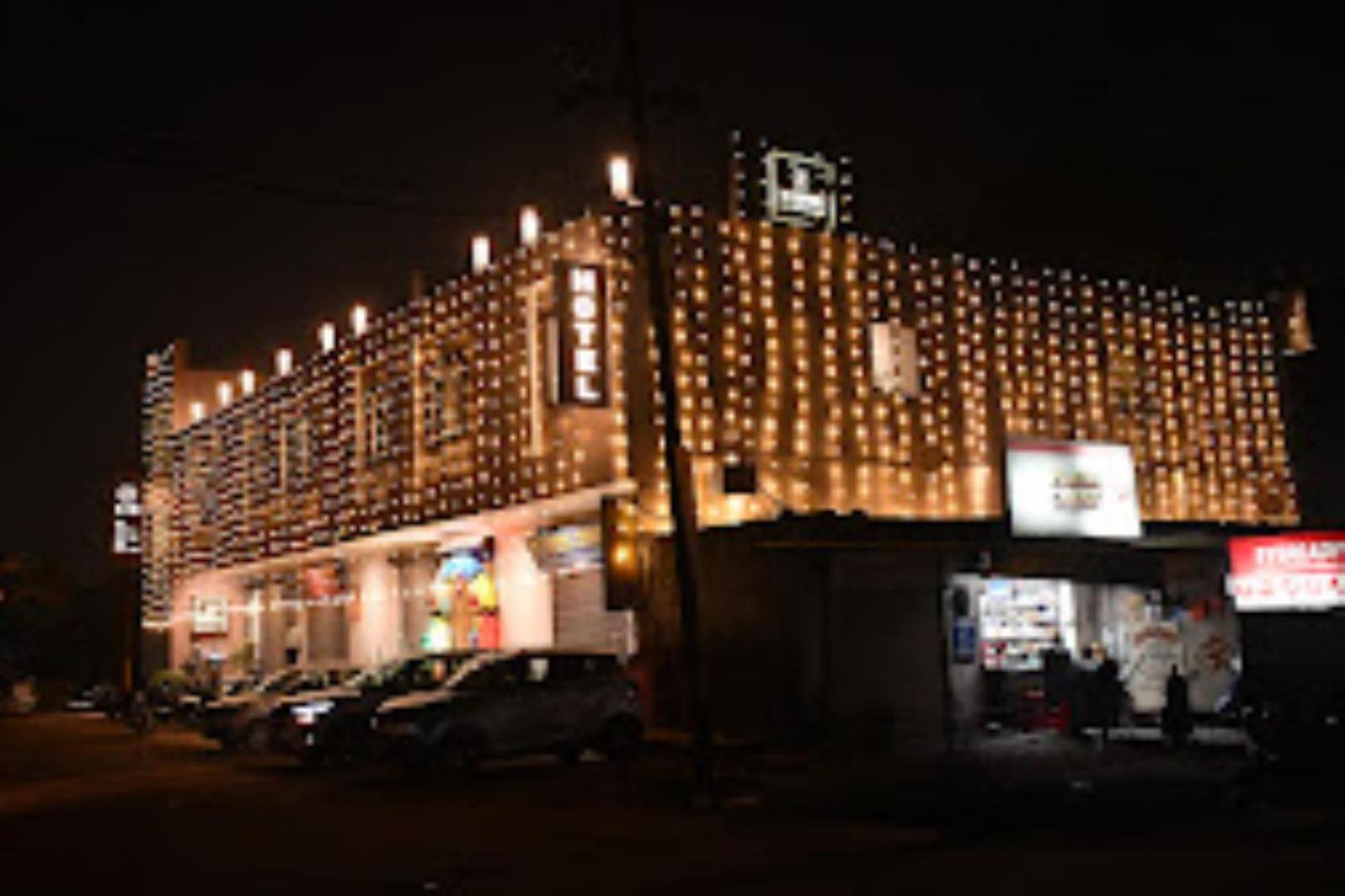 The Imperial Hotel And Convention Centre Kanpur Exterior photo